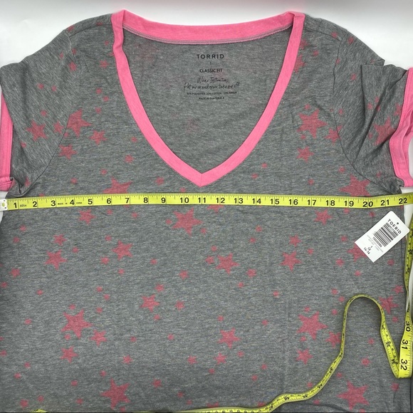 Torrid Women’s Pink Stars Grey V-Neck Ringer Tee - Picture 10 of 13